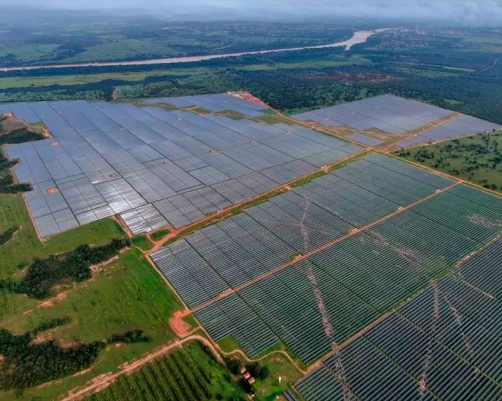 Complexo Solar Bahia - Usina solar fotovoltaica em Bahia, Brasil com capacidade de 850 MW