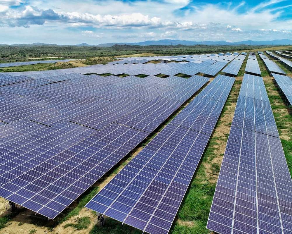 Parque Solar Minas - Usina solar fotovoltaica em Minas Gerais, Brasil com capacidade de 675 MW
